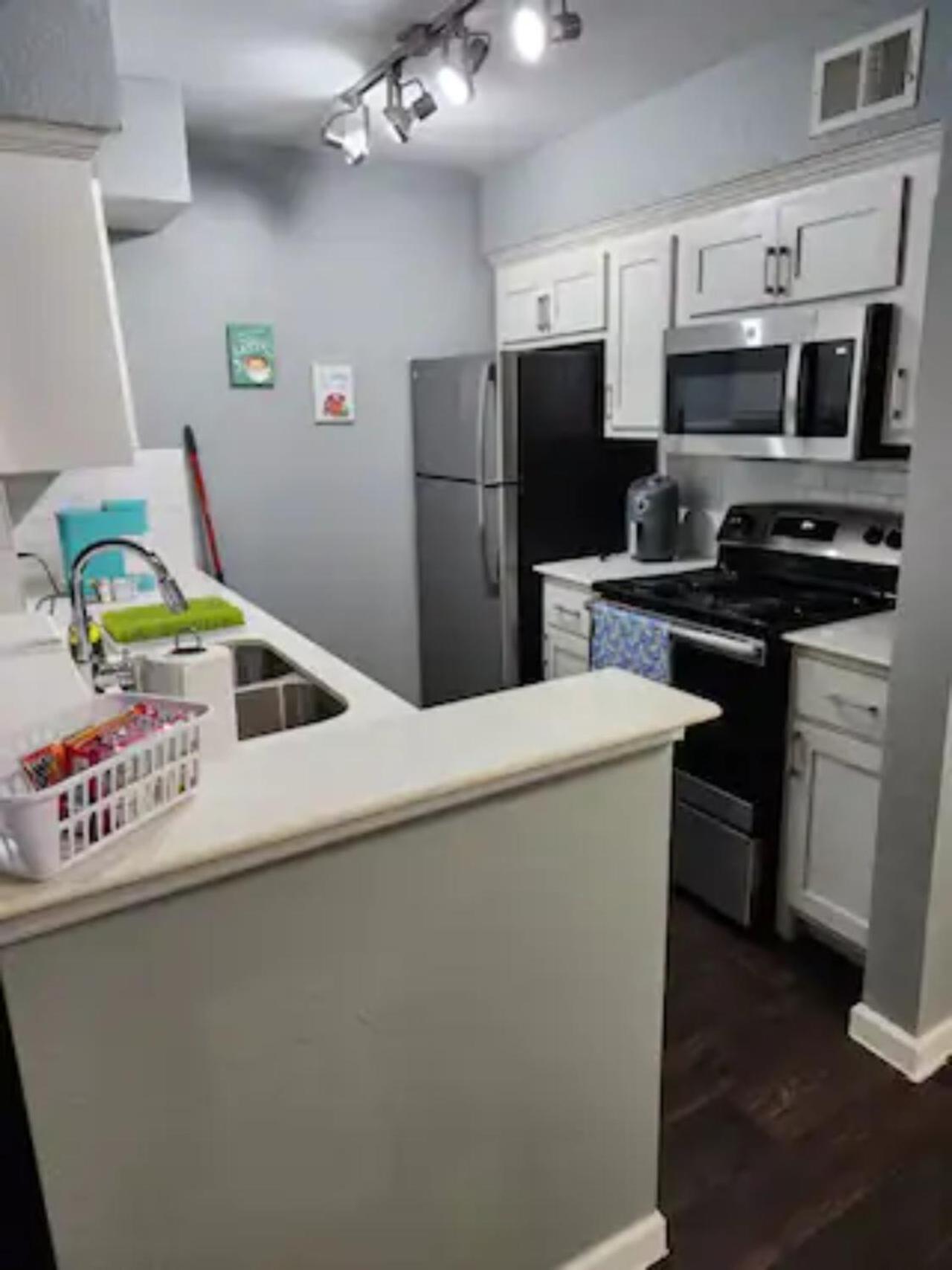 Blue Shark *B501* @ Medical Center 1Br Modern King Apartment With Private Patio 휴스턴 외부 사진